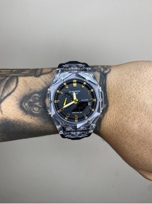 G-SHOCK GMA-2100 PRETO FUNDO DOURADO